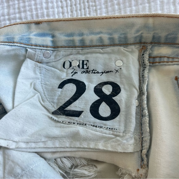 2010s denim shorts in low-rise/mid-rise fit - Picture 2 of 5